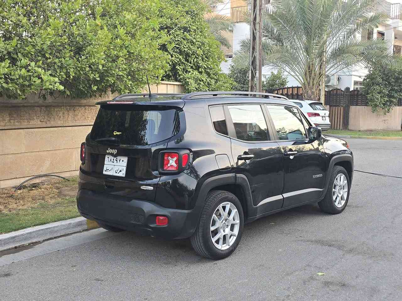 جيب رينجد 2020
لون اسود 

محرك 2400

وارد امريكي وصور الحادث مرفقه 

عليها سيرفس كامل جديد
باتري جديد
صدر امامي خلفي جديد
تخم تاير جديد 
منظومه بانزين كامله جديده 

ماشيه 64  الف ميل

السعر 105 قابل للتفاوض 

مكان السياره بغداد العامريه 

للتواصل ***********0
