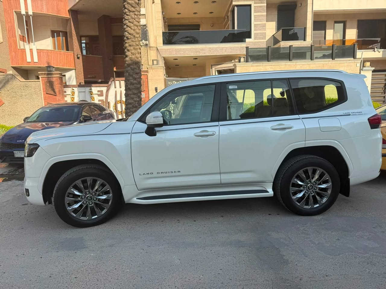 لاندكروز ساز2024كفاله عامه ماشيه49000مكان السياره زيونه الاتصال***********سعر66500$
