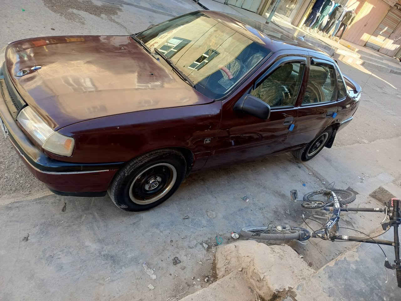 اوبل فيكترا 92 للبيع السياره مصبوغه لجماليه  مكينه گيره شرط صدر خير من الله تخم تاير  عارضه 32,وبيها مجال مكان السياره القائم لتواصل عل الرقم ***********
