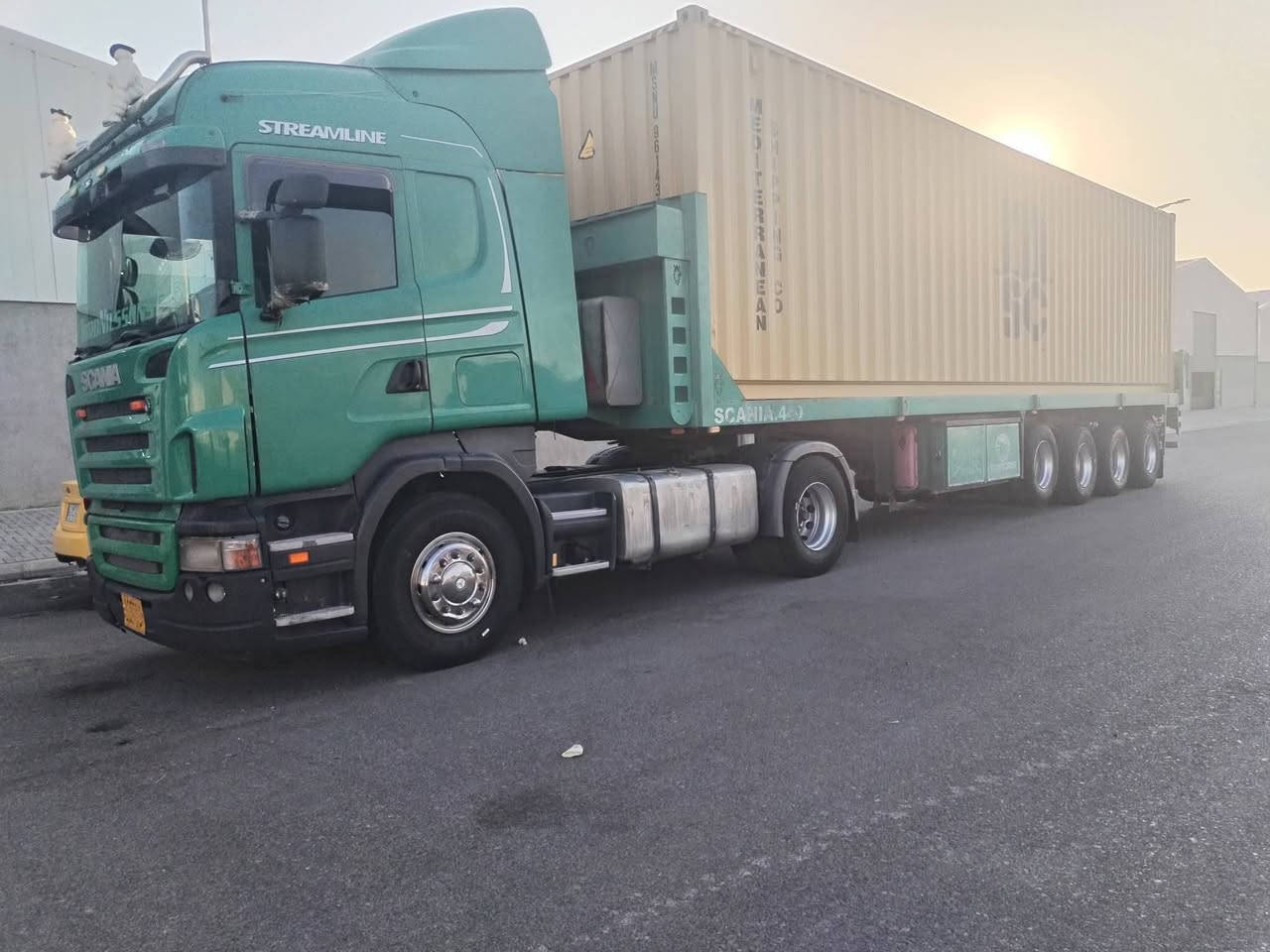 سلام وعليكم سكانيا لبيع ٢٠٠٦ مكينه ٤٢٠جديده عربانه الجرف حداديه اسماعيل مربوطه وراه  اربع دناكير جاهزه لشغل مكان لمسيب ***********
