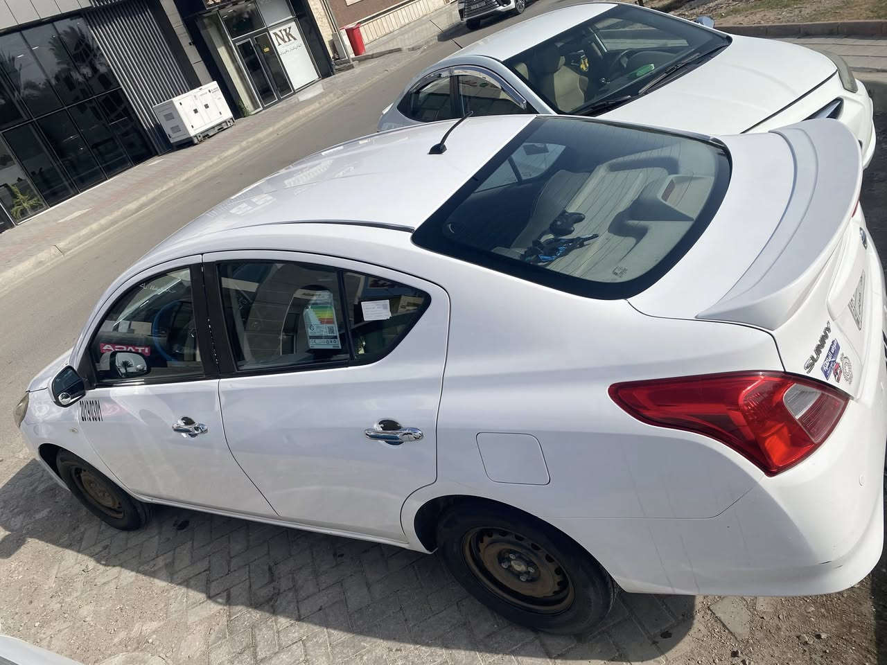 السلام عليكم سني هندي 2020 (***********)سعر (95)ورقه وبيه مجال بسيط مكانه بغداد زيونه بيه فقط جاملغ مبدل نفس الون والباب شويه صبغ والباقي كفاله تبريد باتري تخم تاير كله جديد وبلادي
