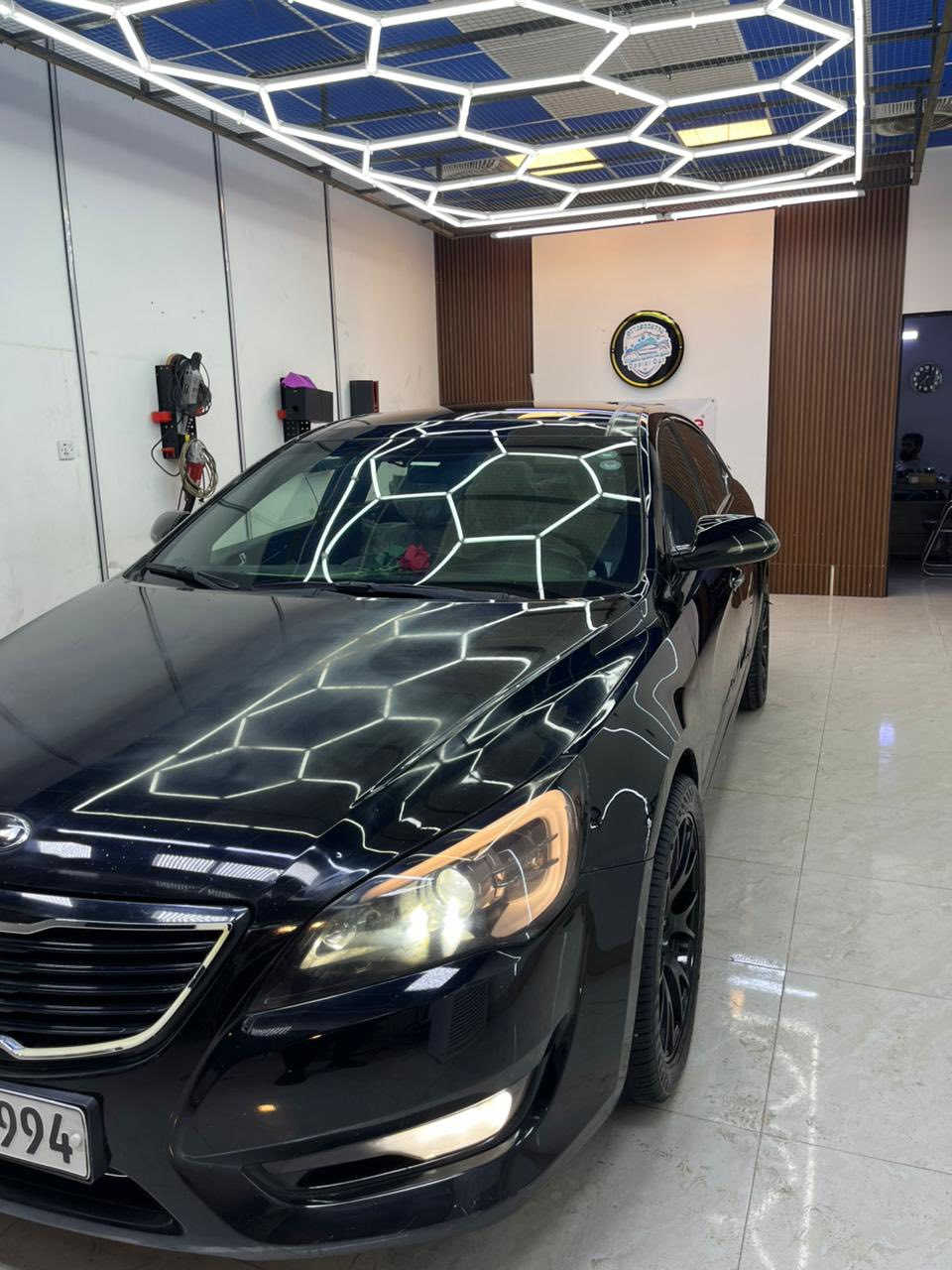 للبيع كيا كادنزا  2012 خليجي (1/1)
سيارة فخامة وراحة بكل معنى الكلمة، استعمال شخصي ومحافظة جداً

المواصفات:
 • محرك V6 سعة 3500 cc قوي وناعم
 • اناره ترحيب عند التقرب من الابواب
 • تشغيل بصمة + بصمة أبواب
 • فتحة بانوراما
 • كشنات جلد بيجي فاخرة مع تدفئة 
 • تحكم كهربائي بالكشنات الأمامية
 • نظام تبريد قطعتين
 • نظام إنارة  
 • ستارة خلفية كهربائية
 • شاشة وكاميرا خلفية + حساسات رجوع
 • 
 • 
 • 
 • حساسات امطار
 • 
 • 
 • بنوراما ،فتح مزدوج
 • مريّات كهربائية مع إشارة
 • مري قلاب مع الرجوع
 • 
 • كير مكينه تبريد مكفولات

 • رقم أربيل 

ملاحظات:
 • السياره  حادث فقط باب لسايق بي بارد وشخط يم قبق لبانزين ومكحل  ولبنيد بي جراد قليل كلش بصيط هي صبغ ما بيه ابد من عده دعامياات
 
الموقع: بغداد الامين الثانيه
رقم التواصل: ***********
السعر: 130 ورقة وبي مجال بسيط
