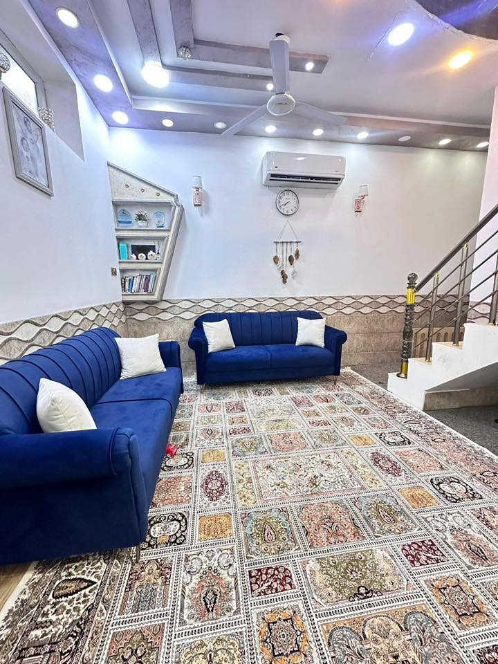 دار للبيع في كربلاء يبعد عن مرقد الامام الحسين ٥ دقايق بالسيارة وربع ساعة مشي 
🔺دار للبيع في كربلاء حي المعملجي (طابو صرف) الفرع المقابل لجامعة الصفوة مساحة ١٠٠ متر بناء طابوق حديث المنطقة تبليط ومقرنص وارصفة شارع ١٠ متر يصلح للسكن او الاستثمار (🔺اقسام داخلية لطبة الجامعات🔺) كون البيت قريب من جامعة الصفوة وجامعة السبطين
متوفر خطوط نقل لجميع مناطق كربلاء والى حرم الامام الحسين (ع) 
البيت كامل مع الاثاث
السعر ٢١٥ مليون 
للاستفسار الاتصال او واتساب
***********

