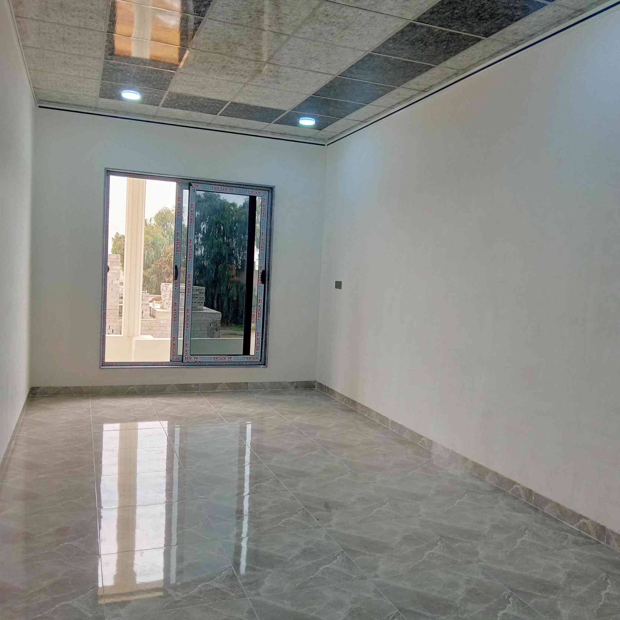 عروض مكتب انوار الخير 
دار للبييع حي الملاين الولى
قرب جامع صواف 
مساحه ١٥٠ متر
طابقيين  طابق الول استقبال ومطبخ وهول وغرفتين نوم
وصحيات طابق ثاني 3غرف نوم 
وصحيات  خدمات كامله ماء كهرباء تبليط  دار زيرو تسليم فوري
زراعي بستان ملك صرف
عنوان المكتب مقابل الكمرك قبل البناء جاهز
***********
***********
