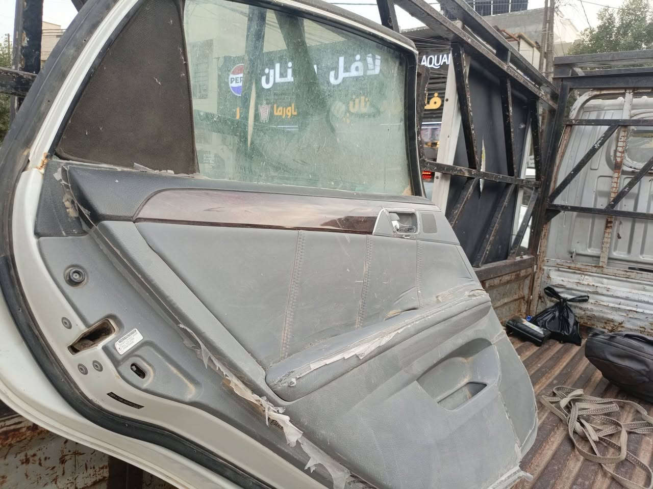 السلام عليكم متاح ابواب افلون واحد خلفي واحد امامي مكاني بغداد الغزاليه. ***********
