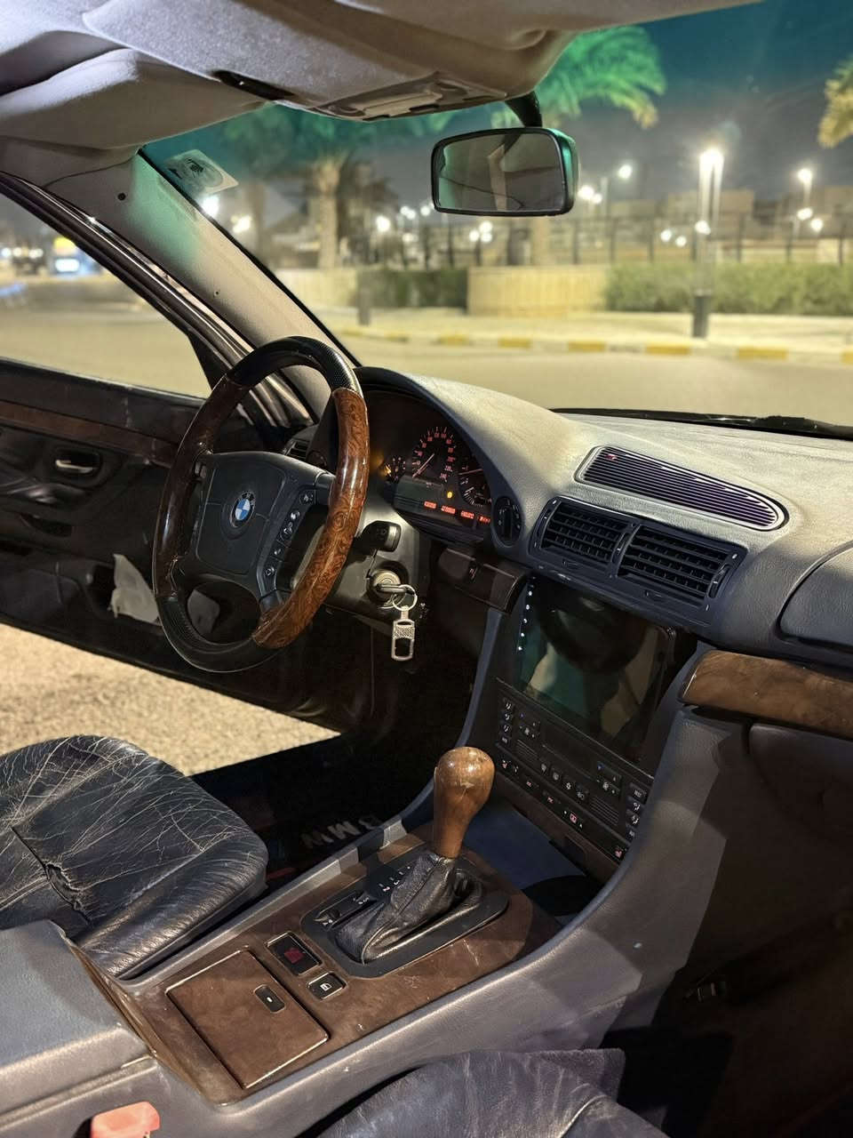 740i كاسحة -
مكينة كير حدادية خير من الله 
مصبوغه عام جمالية 
تبريد ثلج تدفئ لا يوجد 
فقط كشنات شغاله 
للاستفسار اكثر ***********
