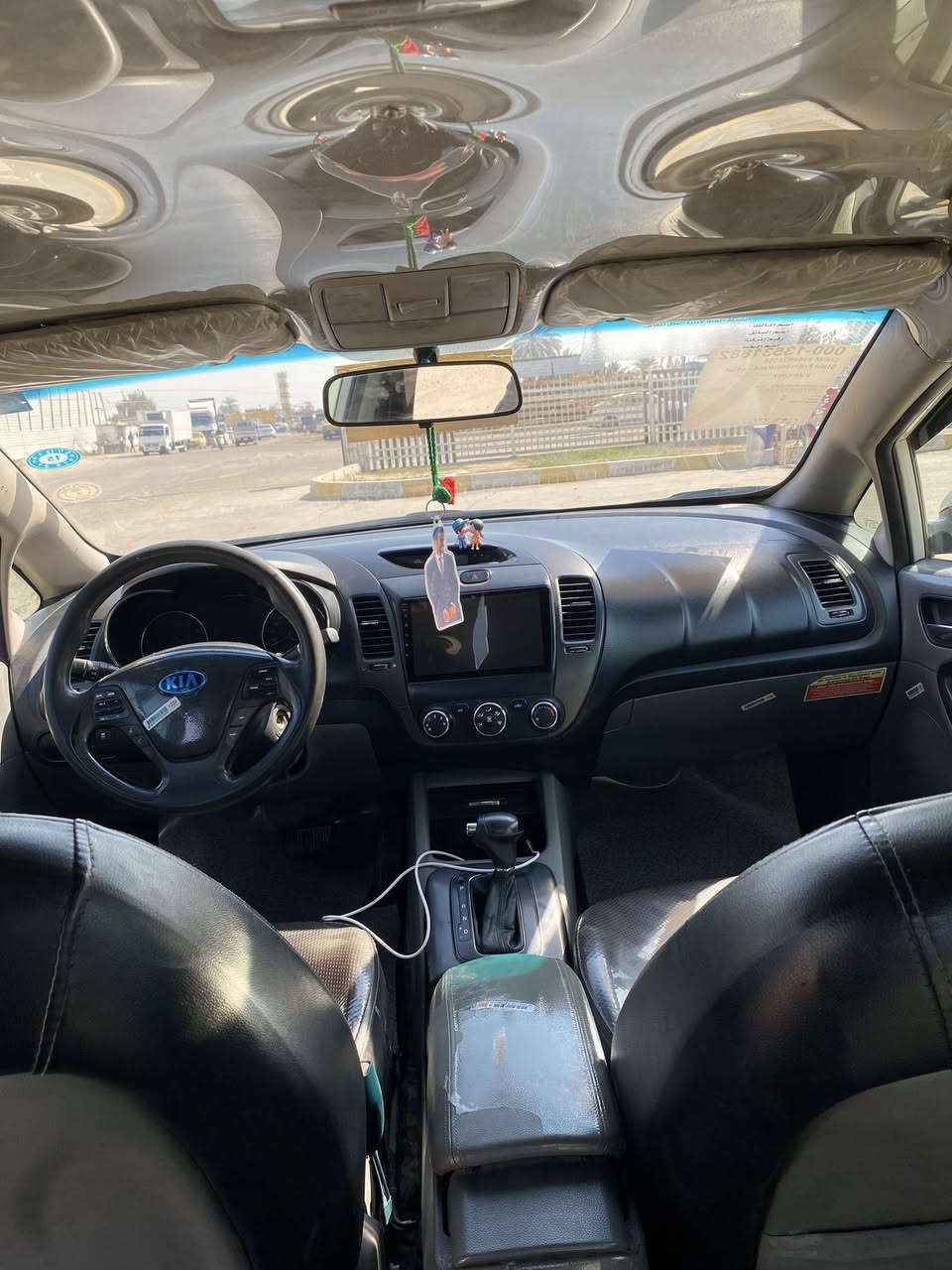 كيا فورتي مديل 2015
وارد امريكي ضربتها بابين وجاملغ 
امامي جهت السايق المكينه 1800 دوش 
رقم التلفون ***********
