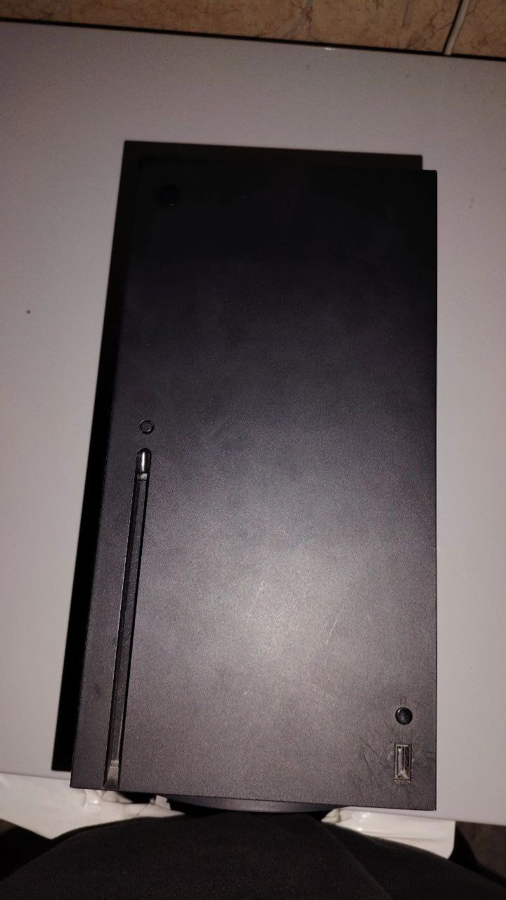 سلام عليكم : جهاز اكس بوكس سيرس اكس 
مواصفات الجهاز: 1T مساحة واحد تيرا + ثنين يدات مابيهن اي خلل + بطاريه وشاحنة + الكارتونة ما بية اي ضرر او شخوط كذلك الاكس بوكس الجهاز ابداً ما داخل صيانة او مفتوح : السعر 600 قفل الي يحب يتواصل هاذ رقمي واتساب ‭0789 132 2883‬
