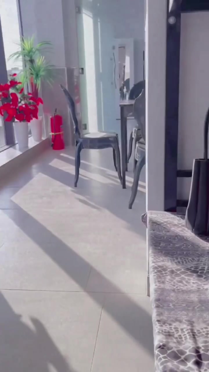 سكن طالبات👩🏻‍🦰👩🏻‍🦰
سكن مريح – آمن – نظيف – وبسعر ممتاز للطالبات

📍 موقع مميز قريب من أهم الجامعات:
 • جامعة التراث
 • جامعة المأمون
 • معهد المنصور
 • جامعة آشور
 • كلية العلوم
📌 موقع ممتاز يقلل وقت المواصلات ويوفّر راحة أكبر للطالبة.

⸻

🌟 مميزات السكن:
 • 🛏️ كل غرفة تحتوي على طالبتين فقط (خصوصية وراحة أكبر)
 • غرف مؤثثة بالكامل وجاهزة للسكن
 • 🌬️ سبلت داخل كل غرفة
 • 📶 إنترنت سريع ومجاني
 • 🍳 مطبخ مجهز بجميع المستلزمات
 • 🔒 نظام أمان وكاميرات مراقبة 
 • ✨ أجواء هادئة ومناسبة للدراسة
 • 🧺 غسالة وخدمات مشتركة متوفرة
 •نضام سكيورتي👮‍♂️
 • يتوفر مصعد خاص بل طالبات
العنوان : المنصور قرب ساحه القاء

⸻

💰 السعر:

⭐ سعر النفر: 200,000 دينار فقط

شامل كل التكاليف والخدمات بدون أي زيادات
 للحجز والاستفسار:

رقم الهاتف: ***********
واتساب متوفر
