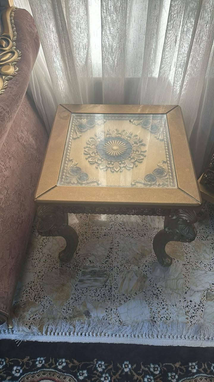 للبيع
١٠ مقاعد. تخم اربع طبلات وباترينه كلهن سعر مليون ٢٠٠ وبيه مجال ع خاص 
مكان السكنيه
في شارع الكليه الادائره والاقتصاد
*********** للاستفسار
