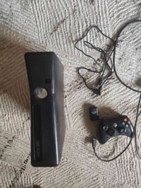 اكس بوكس 360 يحتوى على 91 لعبه مع يدات اثنين وحده بطاريه و الثانيه سلك...