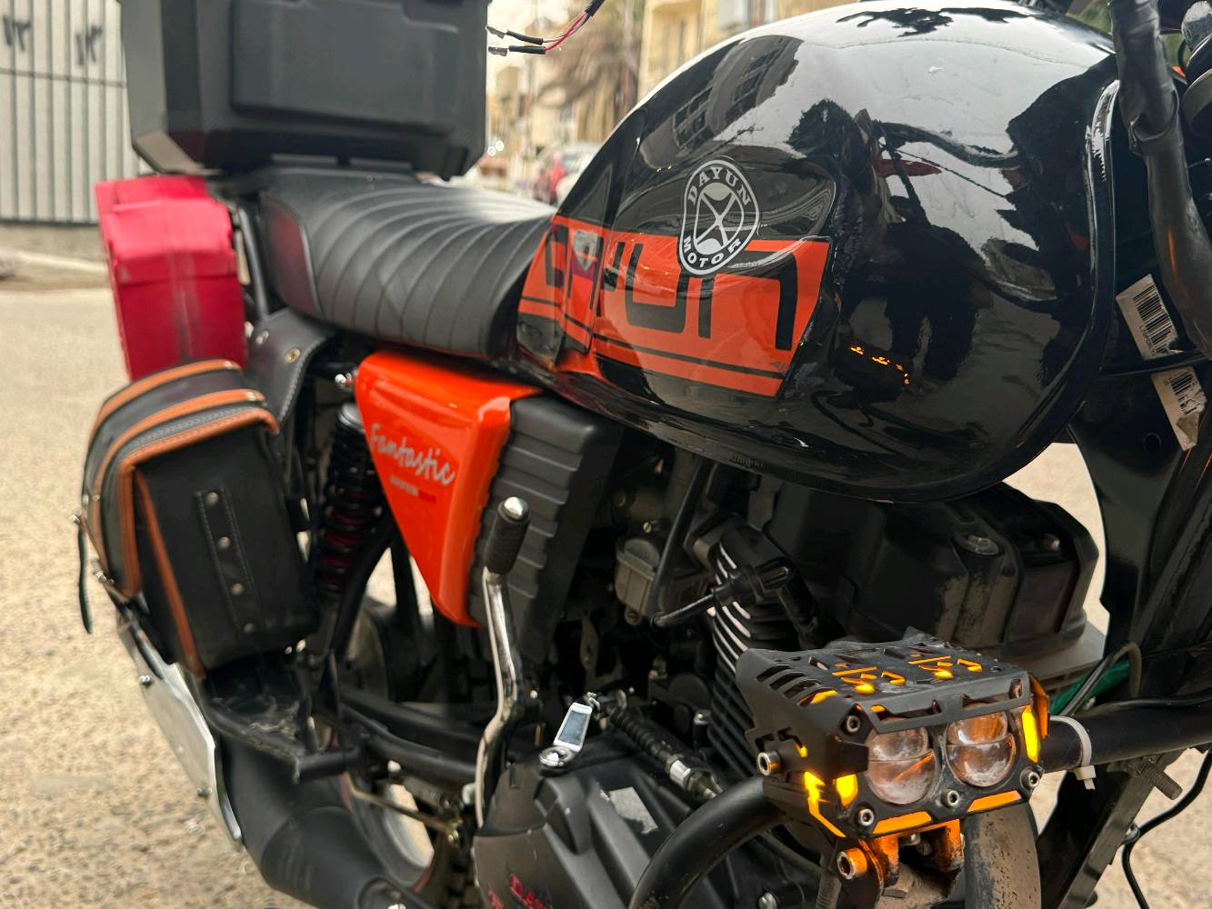  دايوان موديل 2025 نضيفه مابيها اي نقص كلشي شغال بيها التزويد اكو اشكم شغله اني فاصلهن وديها الكهربائي يرجعن مياخذ اكثر من عشره والتانكي بيطعجه خفيفه لن وكعت المكينه مكفول والشاصي هم الصينيه مال زنجيل موجود الرقم انكليزي اربيل الدراجه باسمي السعر مليونين او سخمسميه مكاني اصليخ ***********