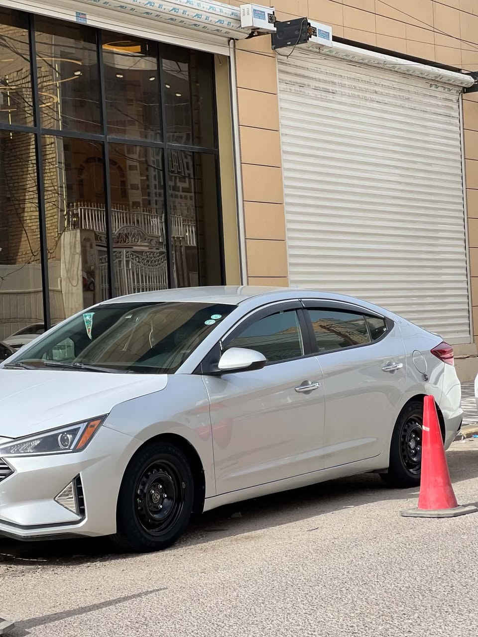 الالنترا موديل 2019 امريكي
كير مكينه حداديه تبريد مكفولات
ضررها كما موضح بلسونار
بدون دواخل او ايرباك مكفولات
مكاني حله سعرها 137 بيها مجال بسيط جدا
لتواصل ***********
