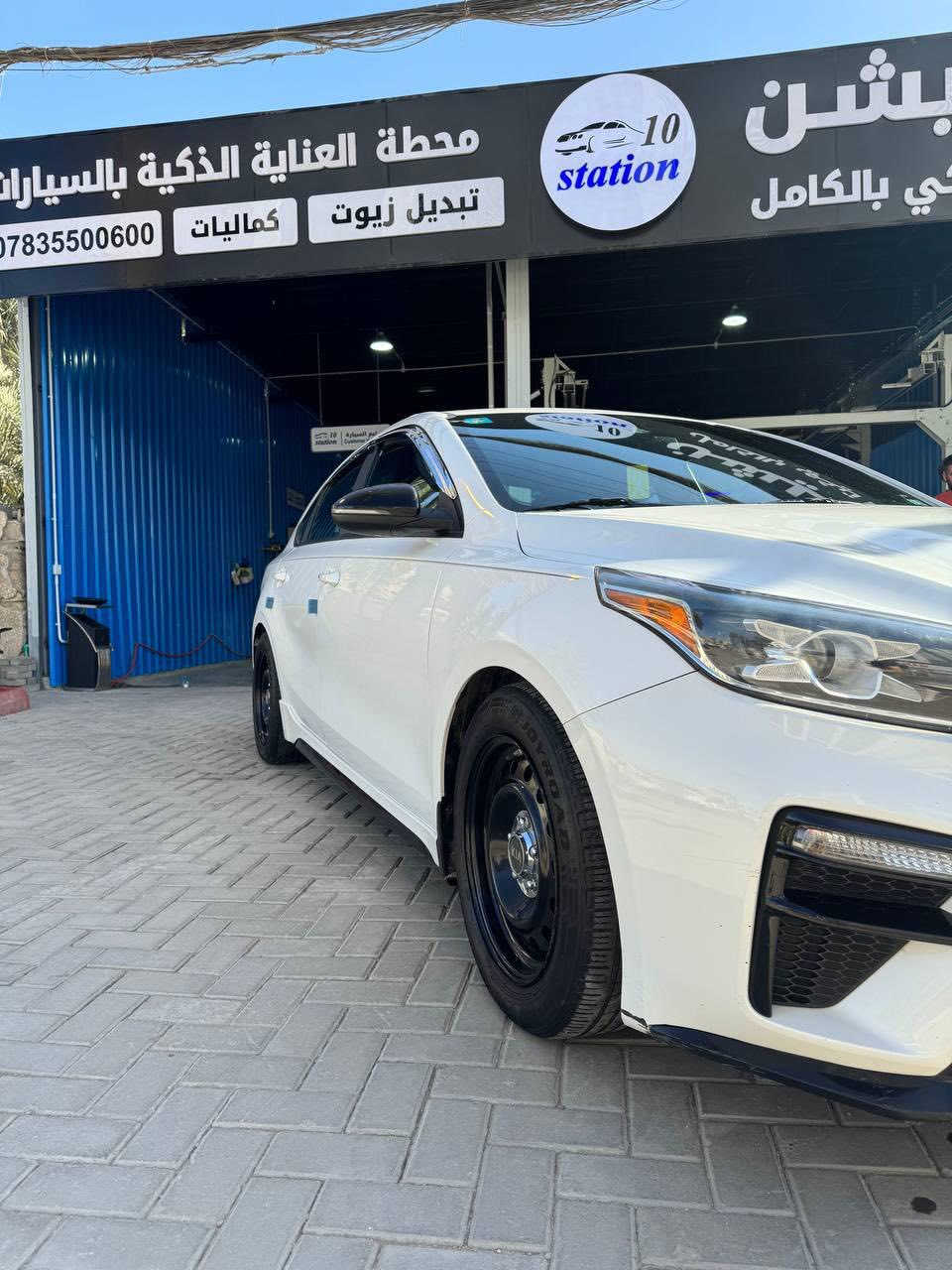 السلام عليكم
كيا فورتي موديل ٢١ فئة GT
فول مواصفات لون ابيض 
رقم بغداد الدولي باأسمي
فتحه كشنات جلد
رادار جانبي
بصمه تشغيل وابواب
تحكم ستيرن
مانع انزلاق
مانع تصادم
تدفئه وتبريد كشنات
ترحيب عند الاقتراب 
صندوق ذكي
٣ وضعيات قياده
لايت زنون
كامره خلفيه 
تحديد مسار
السياره لاحادث ولا صبغ فقط بارد قليل بل باب
محرك ١٦٠٠ توربو يعني صاروخ گير رياضي دبل كلچ
ماشيه ٦٨٠٠٠ ميل 
للاستفسار *********** متواجد واتس اب 
السعر ١٥٥ وبيها مجال للشراي السياره جاهزه مابيها نقص مكان بغداد السيديه
