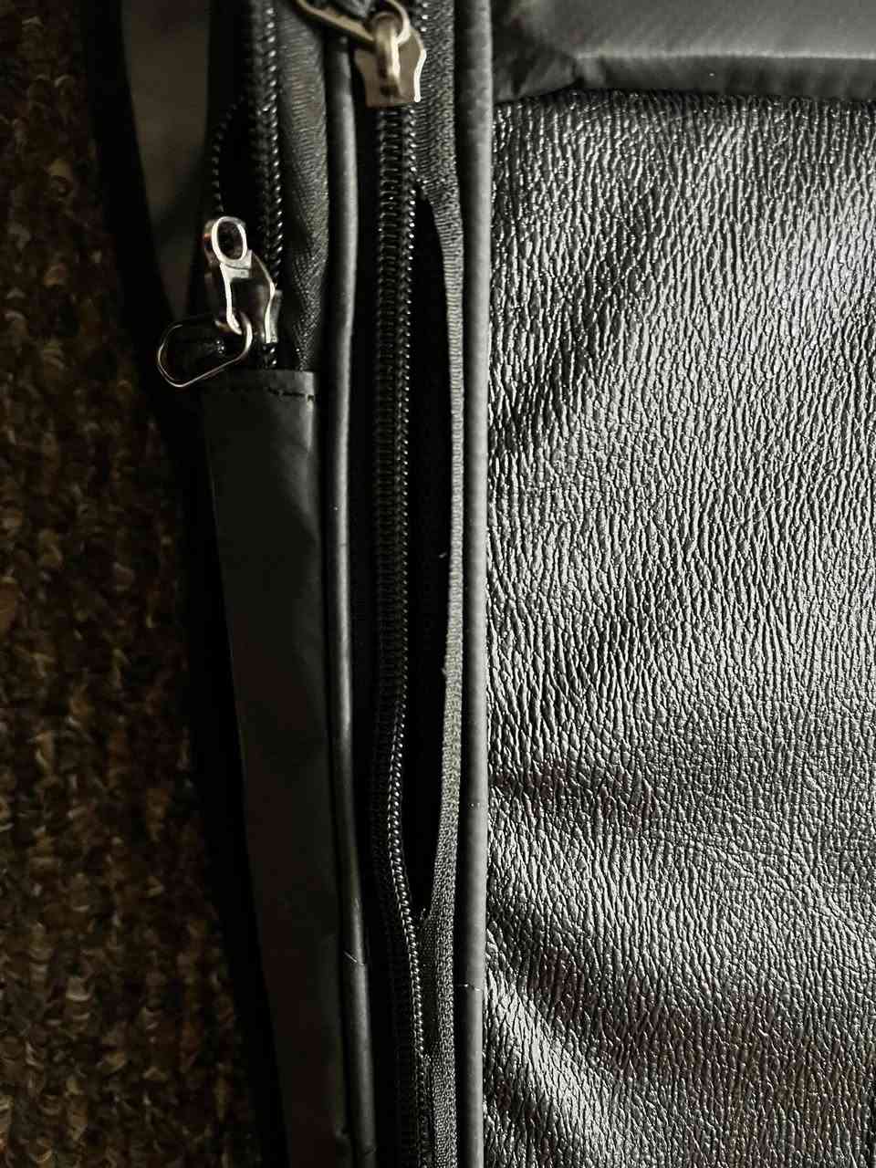 يالله 
متوفر جنطه جديده مامستخدمه مع كامل الملحقات
الحجم: 40L 60L
ملاحظة : بيه ضرر بسيط موضحه بالصور مزلوع (فالت) الاخياط مال سحاب من جهه وحده مال تكبير وتصغير على كد ١٠ سم بس ما مأثر على السحاب ينسد وينفتح طبيعي


**إذا كنت صاحب هذا الإعلان وتريد حذفه لأي سبب، رجاءا أرسل رسالة إلى الدعم الفني**