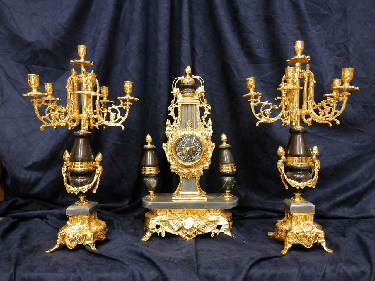 البيع بسعر. الجملة  الجملة الجملة 📣 📣 📣 

اعرض عليكم  تصافي صالتنا التي تم إغلاقها بداعي السفر   
   
 ميز طعام مع كراسي وبعض التحف  الشرقية النحاسية 

السعر بمايرضي الله 

البضاعة موجودة في اربيل حي العدالة 

للتواصل   

+964 751 344 8362

البضاعة مستوردة من مصر  لايوجد اي شي صنع محلي


**إذا كنت صاحب هذا الإعلان وتريد حذفه لأي سبب، رجاءا أرسل رسالة إلى الدعم الفني**