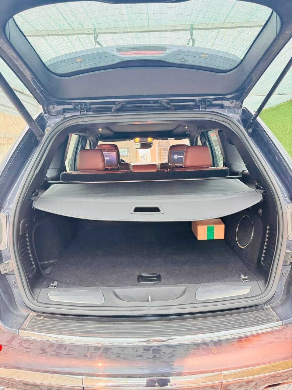 رمضان كريم
للبيع جيب  موديل 2021 سومت خليجي مكفوله فول مواصفات 1/1 جكات بنوراما رادارات
حساسات 3 شاشات بصمه محرك V6 فول جديده ماشيه 82 الف كيلو
رقم بغداد بيه رقم حلو جدأ السعر 355 ورقه وبيها مجال 
 بيها مجال اي استفسار 

***********
مكان بغداد البياع معرض المنار الحديث شارع 2
