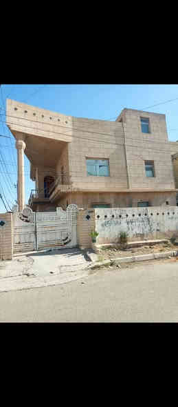 السلام عليكم بيت للايجار مساحه 150مربع يحتوي على 3 غرف نوم وصاله ومطبخ وحولي وخدمات
للاستفسار/***********
