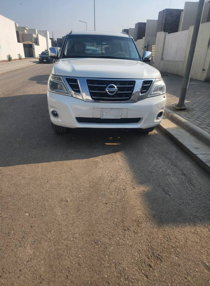 نيسان بترول بلاتينيوم ٢٠١٤ ماشية ١١٧ الف كيلو قابل للزيادة سيارة نظيفة وعلى ايدي سعرها ٢٩٠ ورقة بيها مجال قليل اتصل على *********** المدائن, بابل
