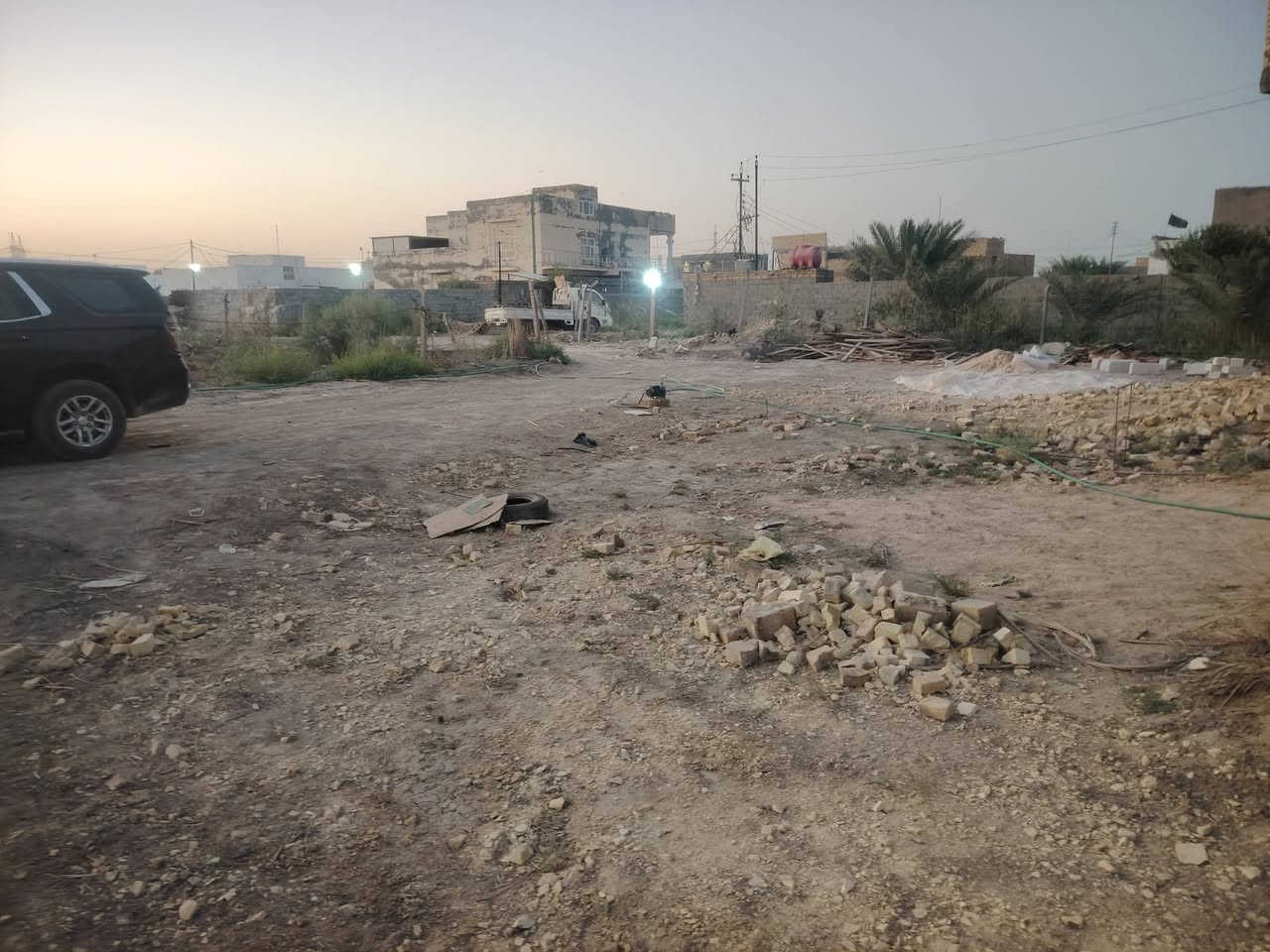عرصه زراعي خلف حي الجامعه مساحه الأرض 320متر واجه 10متر نزال 32متر يم البو صالح علمن المنطقه بيه  مجاري كامله ***********
