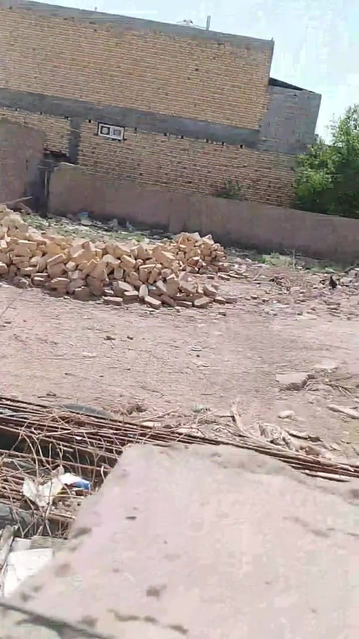 قطعه للبيع يم مدرسه ليعروبيه عرظ٩ متر ونزال ١٧متر اتصال***********
