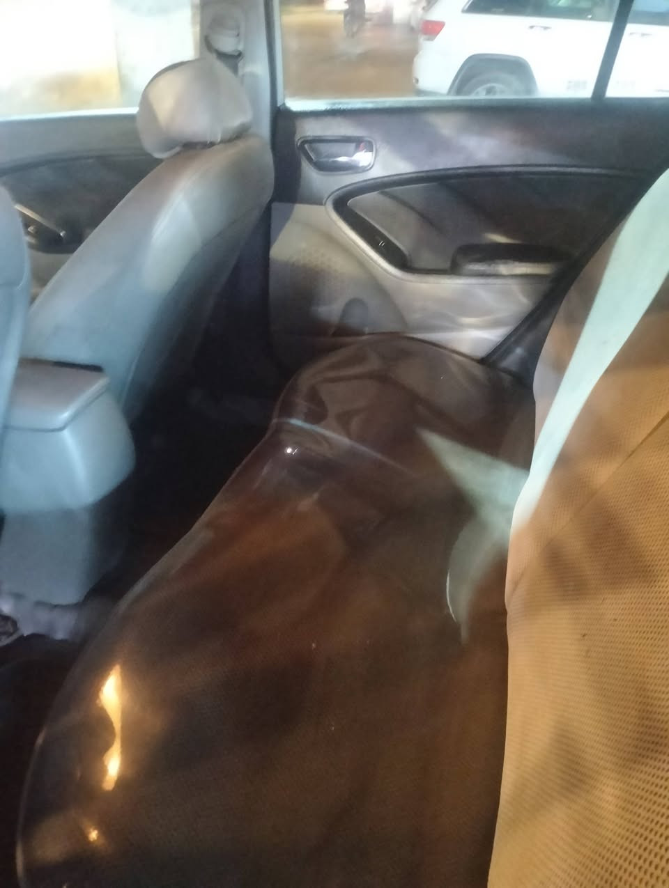 السلام عليكم كيا فورتي موديل ٢٠١٥ للبيع السيارة جاهزه ضربته جاملغ امامي بمريكه ايسر لا شواصي ولا لغد وبيه طخه صغير يم قفل الصنوك بالعراق رقمه بغداد بسمي السياره كبل تحويل مكاني التاجيات يم جسر الدوار السره 105 *********** بي واتساب للبيع فقط
