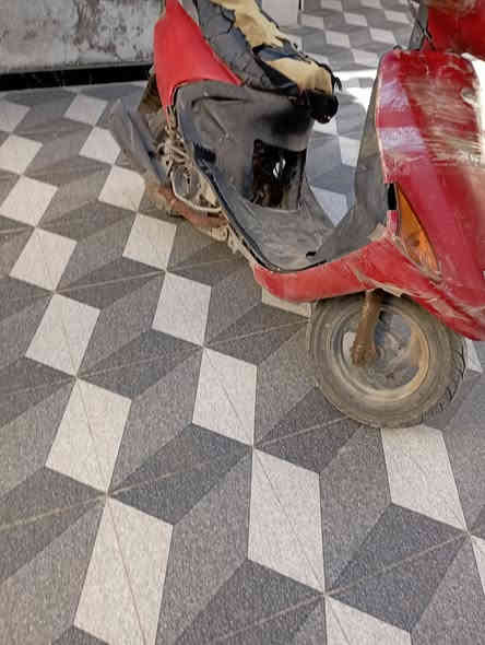 دراجه فراشه للبيع ابيع كوم حديد السعر 125وبيه مجال للشراي المكان الحمزة الغربي ***********
