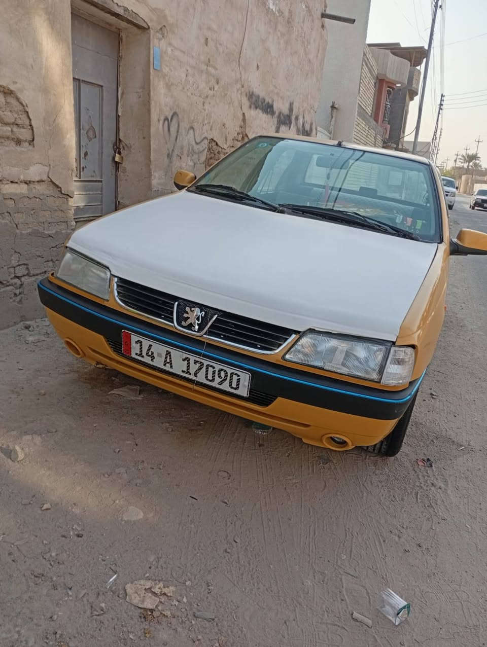 السلام عليكم من رخصت الادمن سياره بيجو ٤٠٥ موديل ١٦ البدي كفاله عامة من الضربه والصبغ  مكينه كير مكفول حداديتها حلوه كهربائيات كلهة شغاله تبريد ثلج تحويل ثاني يوم مكاني البصره السعر ٣٥ وبيهة مجال قليل رقم الهاتف *********** واتساب وشريحة
