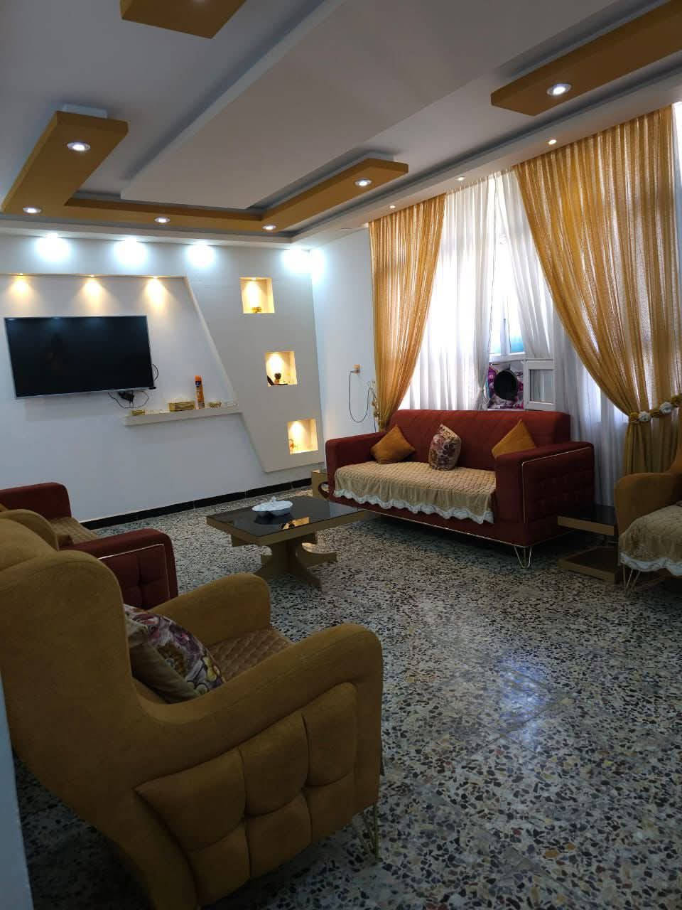 بيت مع قطعه 200متر
المساحه الكليه 414
الطابق الارضي 
استقبال 7في 4
مطبخ 4في 5ونص 
حولي 5في 8
غرفتين نوم 5في 4
مع مجمع صحيات كامل 
مناور عدد 2

الطابق الثاني 
اربعه غرف نوم وحده منهن 7في 4
الباقيات 5في 4
مجمع صحيات نفس الطابق الارضي وحولي نفس المساحه عدا فره درج 
مع بيتونه
سنه البناء 2021
سند25

للأستفسار الاتصال على الارقام
***********
***********

العنوان/الراشديه/قرب جامع عبد الكريم ابو غازي
