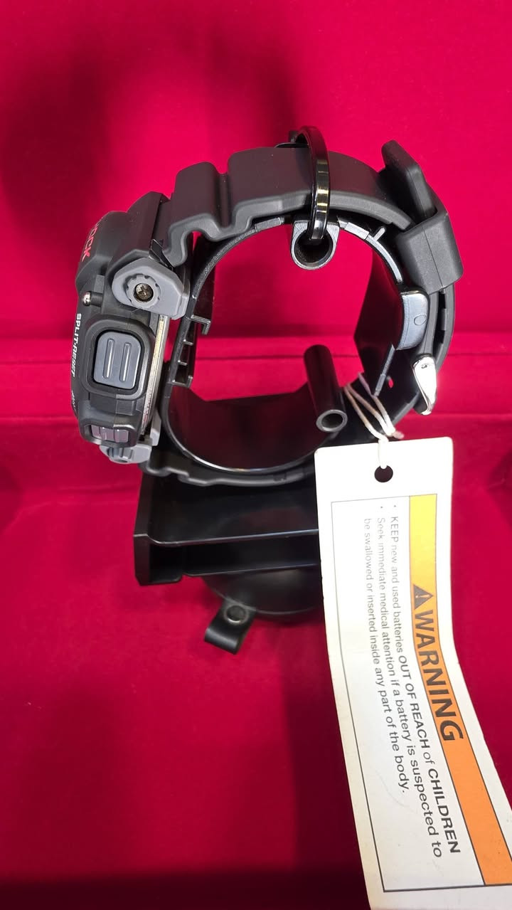 Casio G-Shock DW-9052 ⌚
المواصفات
مقاومة الصدمات (Shock Resistant)
مقاومة الماء حتى 200 متر: مناسبة جداً للسباحة، الغوص
التقويم: تقويم تلقائي كامل (مبرمج حتى عام 2099)
​المحرك (Module 3232/1659): دقة عالية جداً.
​الإضاءة: نظام Electro-luminescent (الشاشة بالكامل تضيء باللون الفسفوري).
​الهيكل: مزيج من الراتنج (Resin) مع براغي خارجية لتعزيز الحماية.
​الوظائف: مؤقت (Timer)، ساعة إيقاف (Stopwatch)، ومنبه (Alarm). جديدة غير مستخدمة مع التاگ والاوراق
السعر 115 الف


**إذا كنت صاحب هذا الإعلان وتريد حذفه لأي سبب، رجاءا أرسل رسالة إلى الدعم الفني**