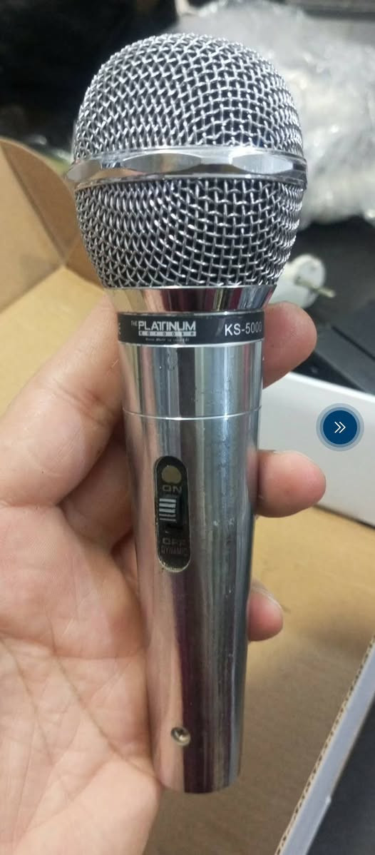 إخوان ثلاث قطع مايكرفون سلكي 
بهذا الجمال 
ثلاث قطع 
انطيني حقهن وبالعافيه


**إذا كنت صاحب هذا الإعلان وتريد حذفه لأي سبب، رجاءا أرسل رسالة إلى الدعم الفني**