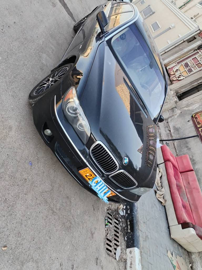 السلام عليكم  بي ام دبليو 750 Liشرط اعله فئه  (ادوات) فووول مواصفات
#متؤم ارقام وسنويه وهزه شرط الحاسبه
#سياره كفاله عامه لا #كصه ولا ضربه 
وارد خليجي 
داخل جلد بيجي مطعم بصاجي 
شاشه مع كامره 
ثلاجه خلفيه
5 بيبان شفط
5 بردات
فتحه سقف 
جوبلس 
4 كشنات كهرباء
تدفئه بالمقاعد
سترين كهرباء 
جام اوتو 
مكينه و كير مكفولات
تخم تاير جديد
حداده جديده
السياره خير من الله و احلا من الصور 
و السياره جديده بمعنى الكلمه 
#المكان البصره 
#السعر 75 ورقه 
#رقم الهاتف ***********
