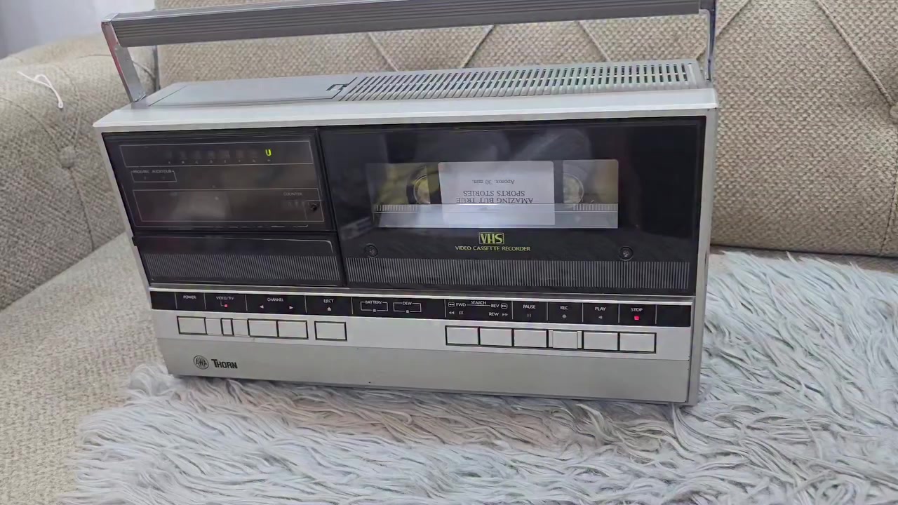 جهاز. فيديو كاسيت. ياباني. اصلي. من نوادر. جهاز. نظافته. 95  شغال كهرباء. 220. يشغل كل انظمه. السعر. 250$مكان سماوه ***********
