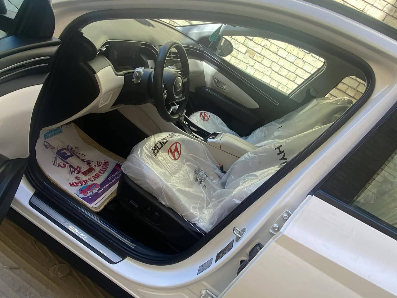 توسان خليجي 24 ماشية 38 الف كيلو
رقم بغداد 
حجم المحرك 2000دوش
بصمة
تشغيل عن بعد
كشنات كهربائيه
داخل مخمل
حساسات امامية وخلفية
دخول ذكي 
لايت زنون +لد 
لايت امامي يشتغل وي حركة الستيرن
تبريد قطعتين 
تلث انظمة قيادة 
وبعد بيهه مواصفات هواي وسياره نضيفه
السعر 217
رقم الهاتف ***********
