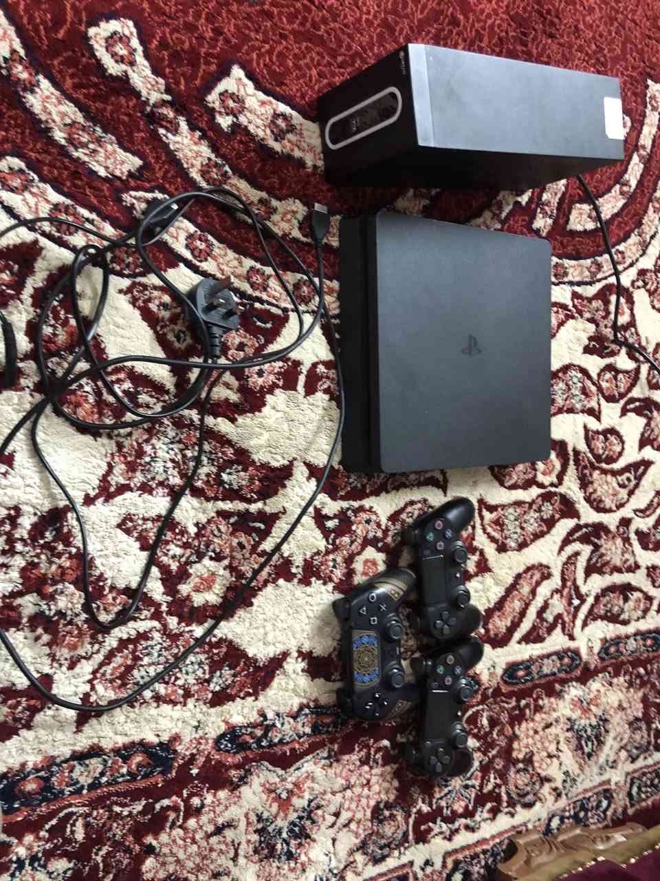 السلام عليكم من رخصه الادمن بلي فور سلم للبيع استخدام بسيط نظافه 100‎%‎ وياه يوبي اس و3 يدات وقرص جي تي اي مع كارتونه وملحقات الجهاز (الكيبلات ) عنواني شارع 60 تفاصيل اكثر على الخاص


**إذا كنت صاحب هذا الإعلان وتريد حذفه لأي سبب، رجاءا أرسل رسالة إلى الدعم الفني**