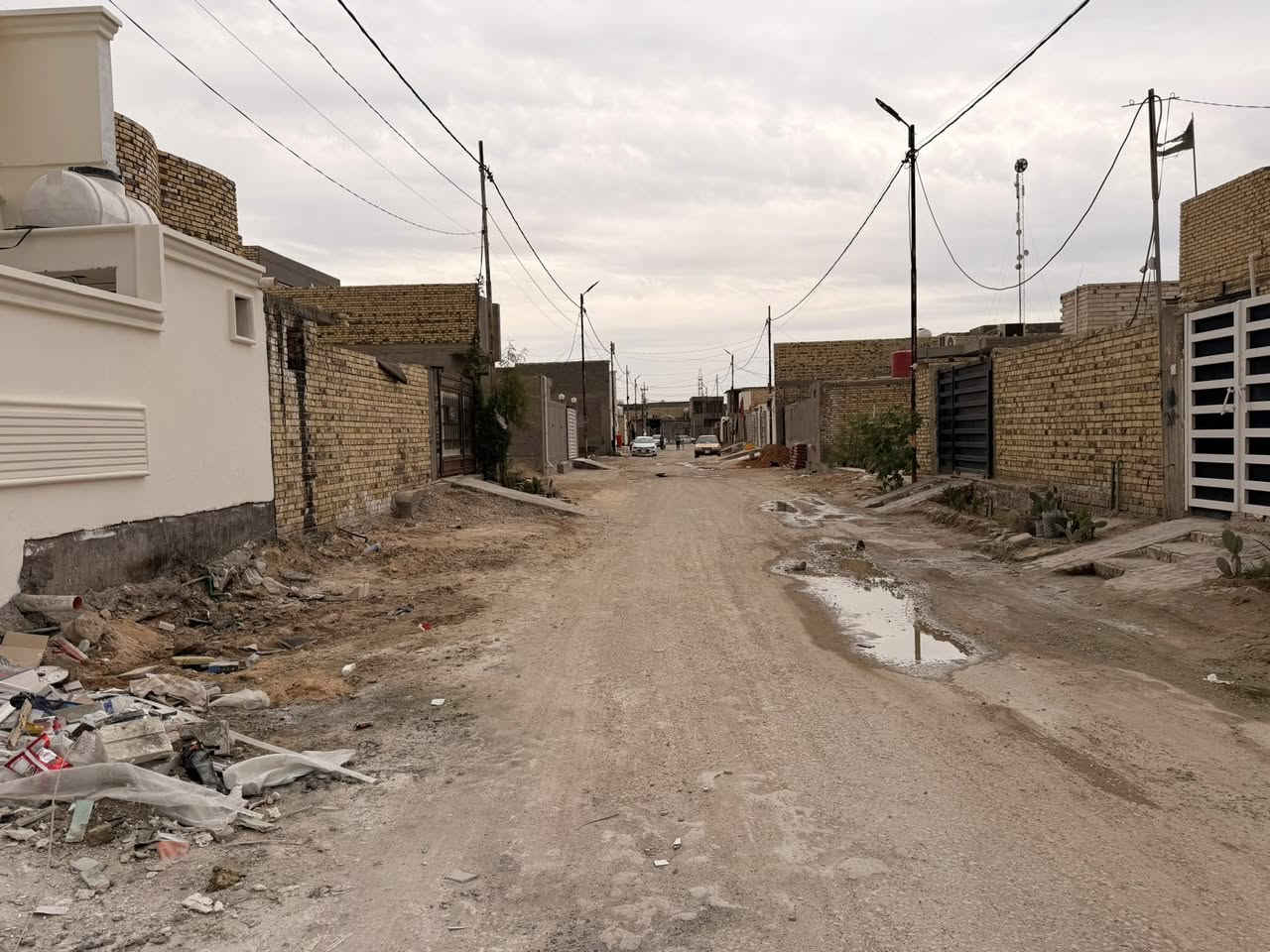 🛑 دار سكني  للبيع 🛑 
المنطقة : توحيد🚩 بناء حديث
اقرب نقطه ؛قرب سكه القطار
المساحه :  200✅   واجهة 10
التفاصيل :  طابق واحدكونكريت مسلح
    
الطابق الاول🛑 غرفتين وصالة ومطبخ وبارد وصحيات داخليه وخارجيه وستقبال 

للاستفسار 
     مراجعة مكتب رسول الوزني للعقار  
الديوانية . حي الحضارة بداية شارع اسواق طيبة
 للمعلومات ولمزيد من التفاصيل ⬇️
       مراسلة الصفحة  
      او الاتصال
***********
