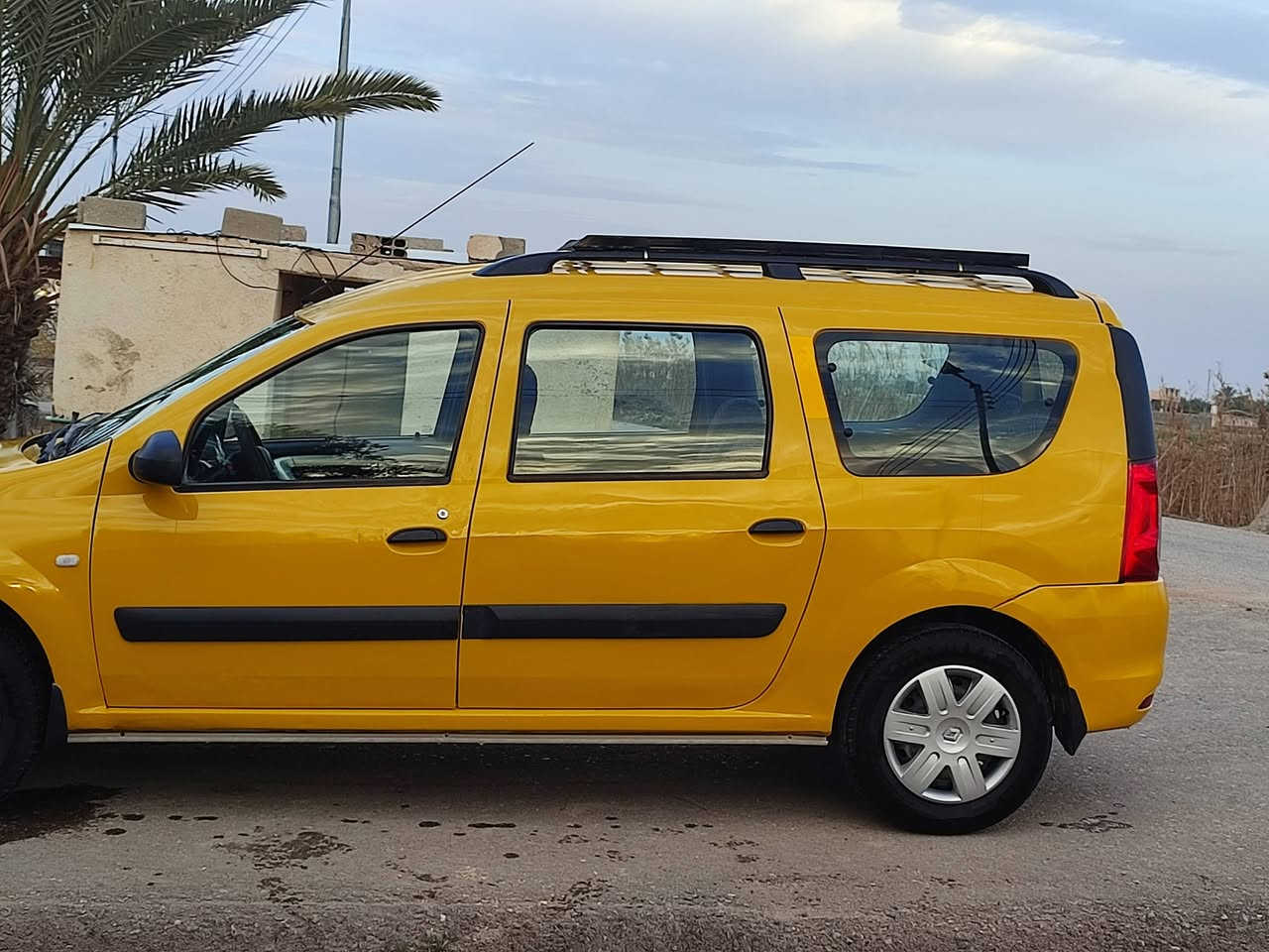 للبيع رينو لوكان 7راكب رقم مثنى 2011 مداور نقص راديتر تبريد مصبوغه حزام اثر طخات بدون عابر السعر 53 رقم صاحب السياره *********** مكانها السماوه الوركاء
