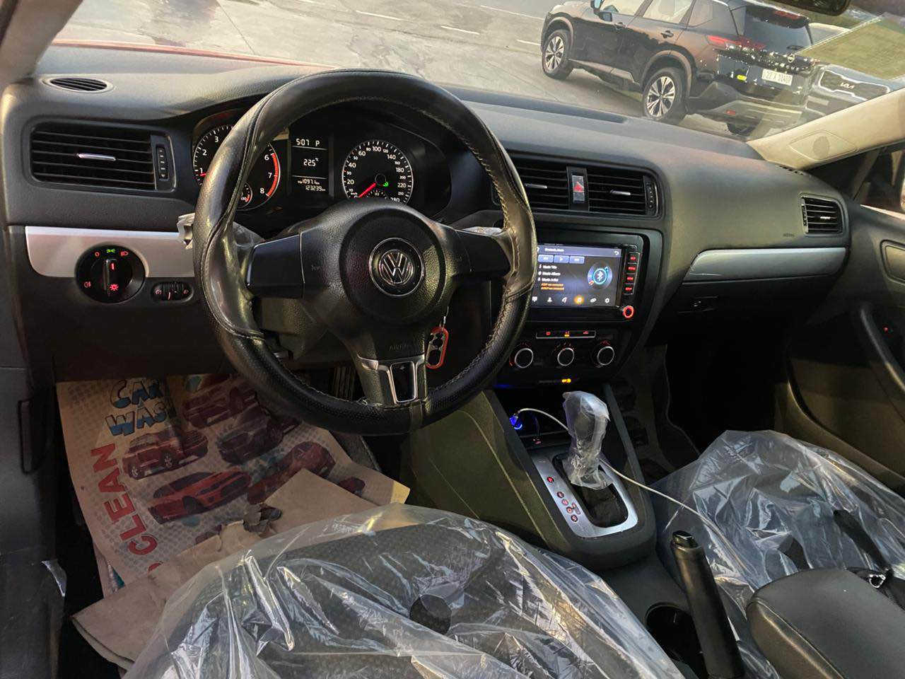 السلام عليكم 
جيتا 2015 خليجي
محرك 2000 تنفس طبيعي
شاشه كامراه حساس كروس سرعه جام اوتو 
مكفوله السياره من فتح المحرك والكير والصبغ 
ماشيه تقريبا 124
السعر 129$
رقم التلفون ***********
***********
مكان السياره بغداد زيونه أربيل, العراق
