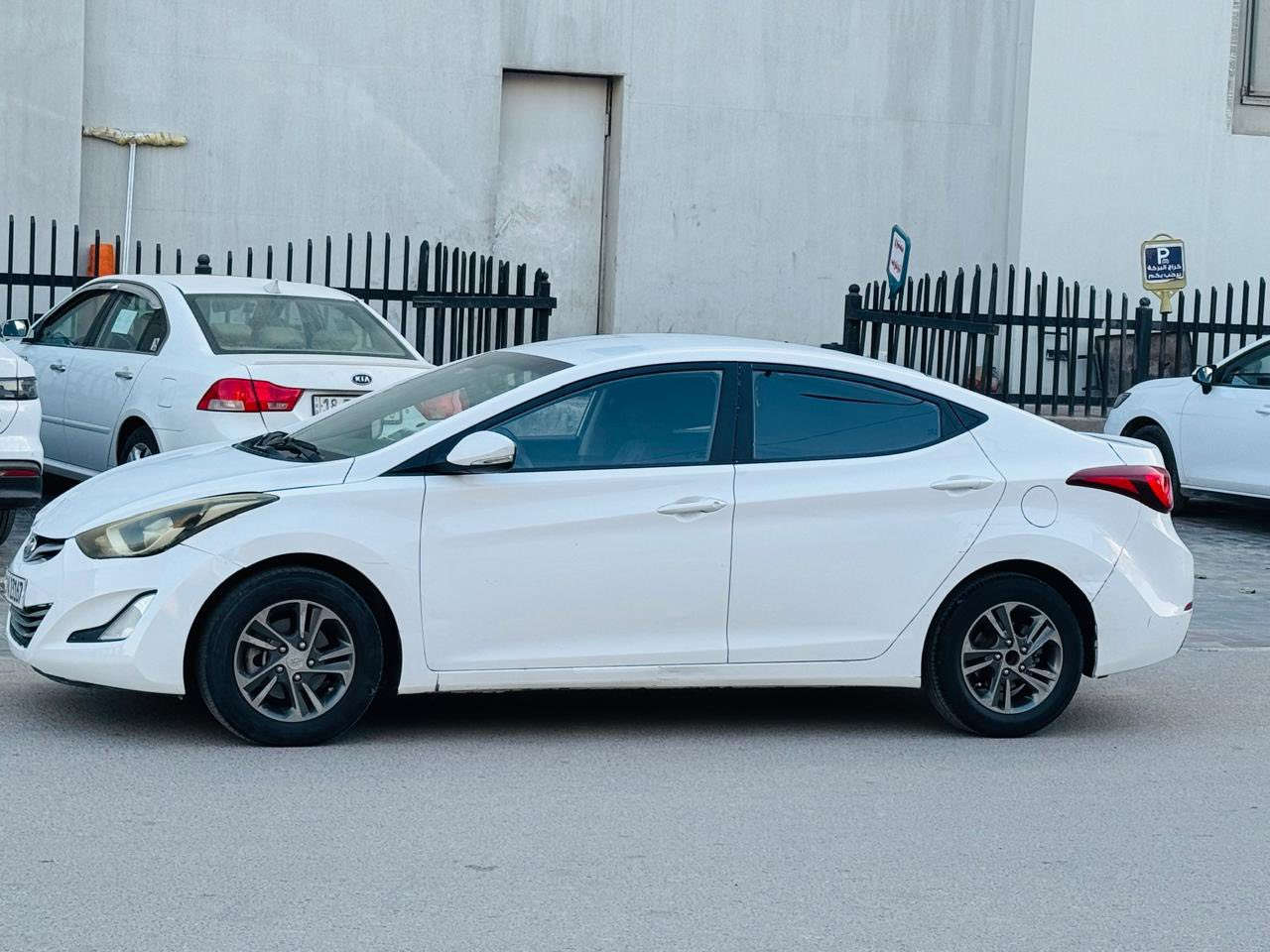 السلام عليكم الانتره 2015 خليجي سيار جديد كير محرك حداديه تخم تاير كله جديد رقم مثنئ دولي بسمي  سنويه 28 مكان سياره سماوه السفسار ***********
السعر 107 وبيهه مجال
