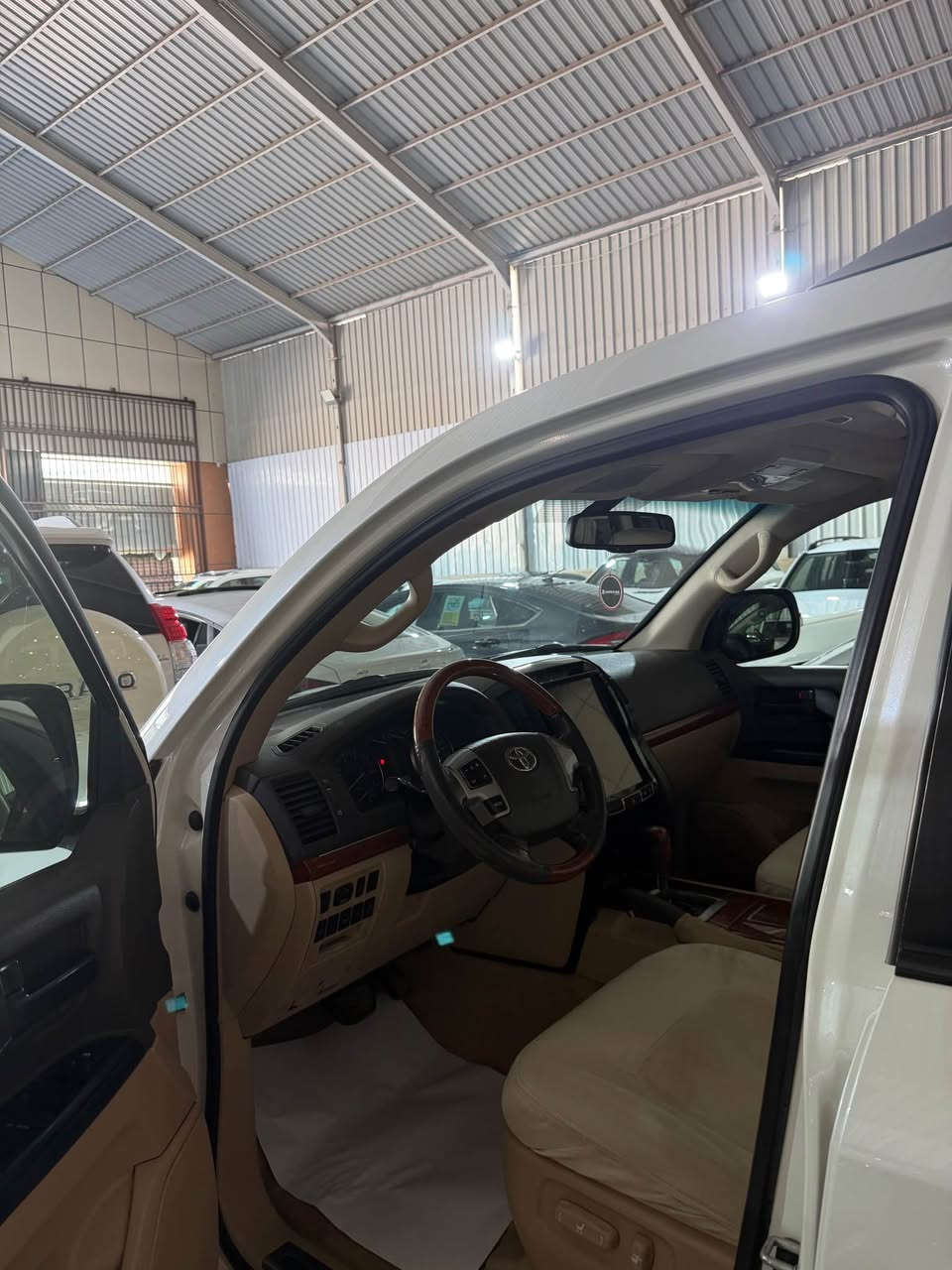موديل 2013 G.X.R V.6 225000km ٢ شويني بجوكي تةحديلة شةريكة جيهان فوول مواسةفات كوشين كارةباي سةلاجة بةسمة مةركةزي ناو زةرد شةخال گيرو مةكينة بةشةرت رقم *********** أربيل, العراق
