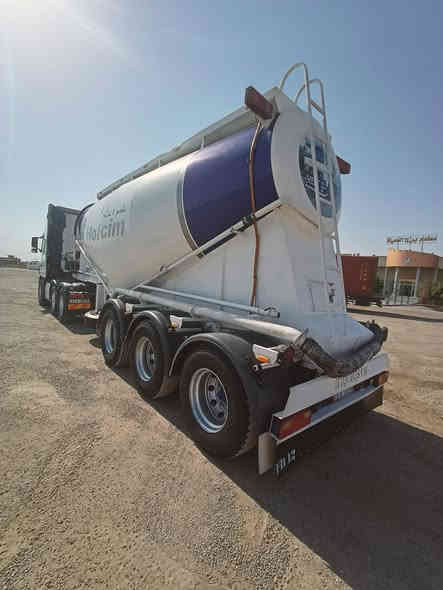 السلام عليكم فالفو 2004 كير ومكينة وشاصي وقمارة مكفولات مكينة 420 كير اوتوماتيك  سايلو تركي حمولة 36 طن دوز الماني ضاغطة ام الطير تخم تاير راس وعربانة
العنوان بغداد الكاضمية 
الاتصال ***********
