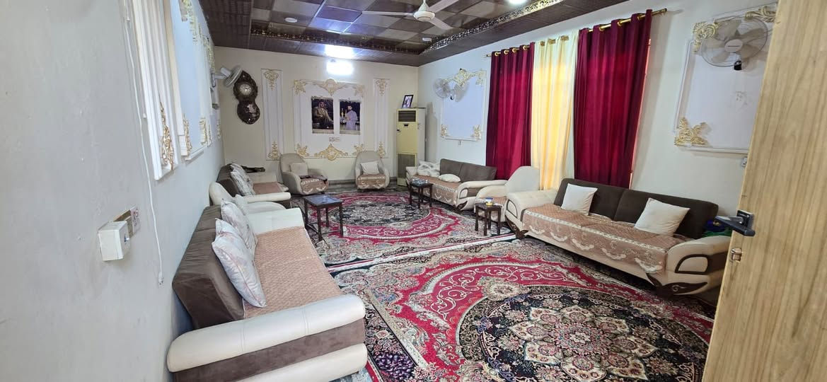 السلام عليكم
بيت طابو صرف مساحه الكليه ٣٢٥ مساحه البناء ٢٠٠  موقع تجاري حي الامام مقابيل سكلة عباس البوشي قرب لامام

 البيت متكون 

 استقبال 9/4500

مطبخ 6/3500

صاله 7/310

غرف عدد ٢ 

قياس 4/5

ومجمع صحيات داخلي وخارجي 

الطابق الثاني اسويت درج خارجي 

مكون من غرفتين وصاله ومطبخ ومجمع صحيات 

حديقه ١٢٥ على طول البناء

____________________________________

الاستفسار اكثر الاتصال او مراجعه عقارات العويسي للبيع والشراء  عنوان المكتب🏡

(شارع البطاوي قرب عارضه المزاد )

***********📲

***********📲
