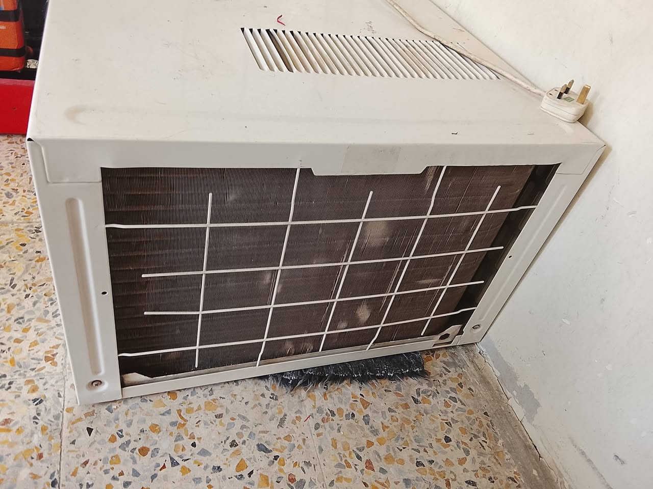 السلام عليكم متوفر تبريد ابو طن شركه ميديا مستخدم قليل يشتغل ع سحب والوطنيه يسحب 3انبير سعر 150الف مكاني بغداد صليخ ***********
