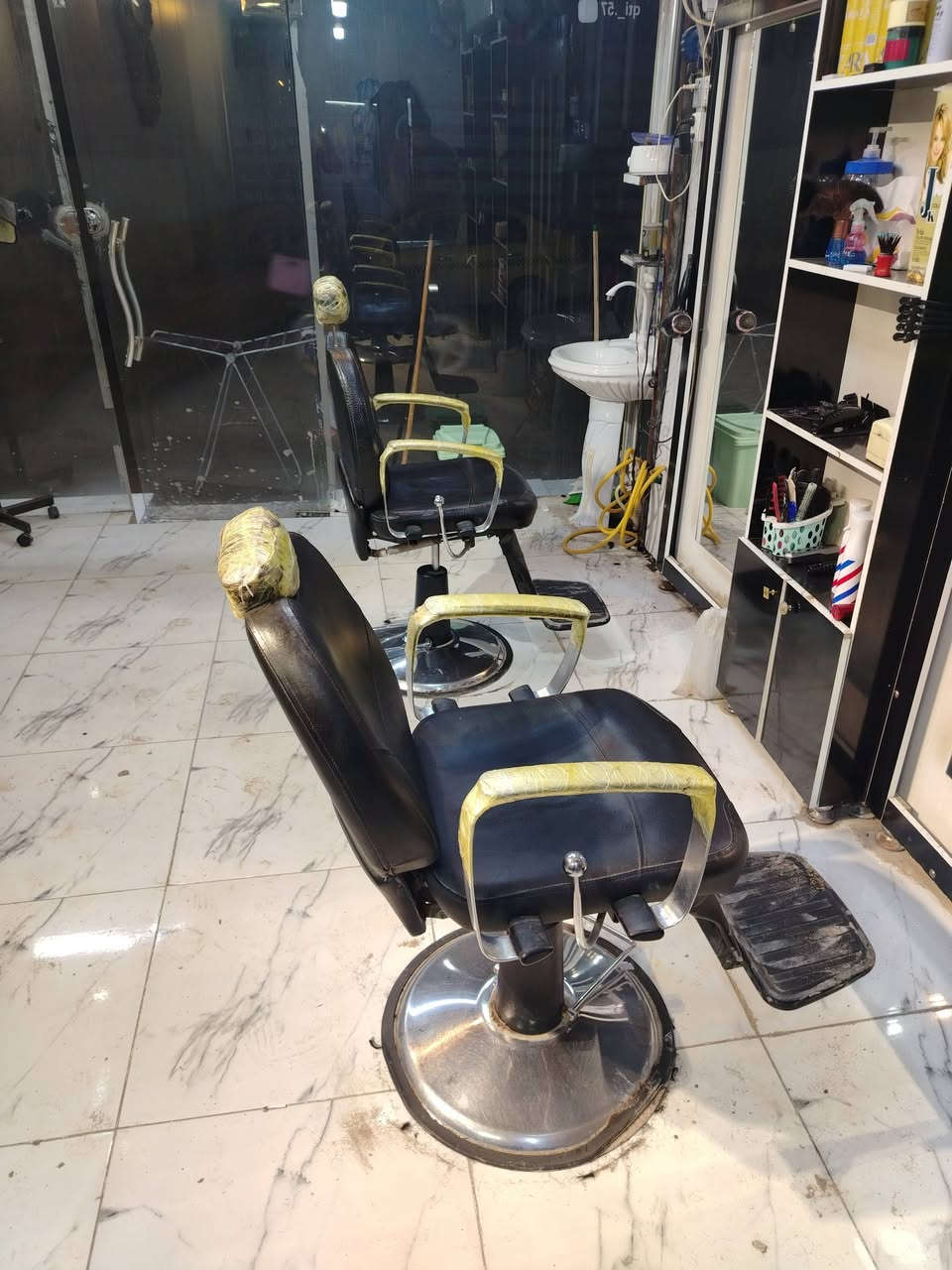 كراسي حلاقه عدد 2للبيع مكان كوفه سعر خاص ***********
