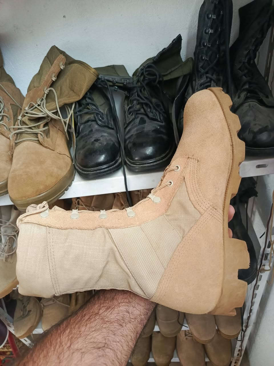 التما امريكي حجم 5-10 R يعني 44 أو 43 ونص 
  يوجد توصيل  بي فقط واتساب ***********
 وهذا فقط اتصل ***********
