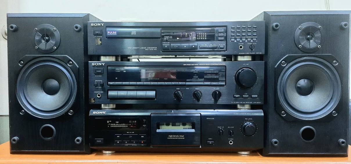 السلام عليكم . من رخصة الادمن المحترم . سستم ماركة SONY سوني حجم لارج يتكون من مسجل كاسيت و أمبليفاير مع راديو ٢ موجة FM & AM مع سيدي امكانية تسجيل على كاسيت و من السيدي او من موبايل او من اي جهاز اخر كهرباء ٢٢٠ النظافة فول بدون اي عيوب على وضع الشركة سعرة ٣٢٥ الف للاتصال والاستفسار *********** مكان كركوك و يوجد توصيل
