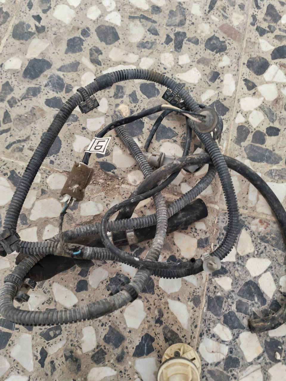 غراض سيارة افيو البيع قيم واخذ عنواني النجف حي المكرمة ***********

