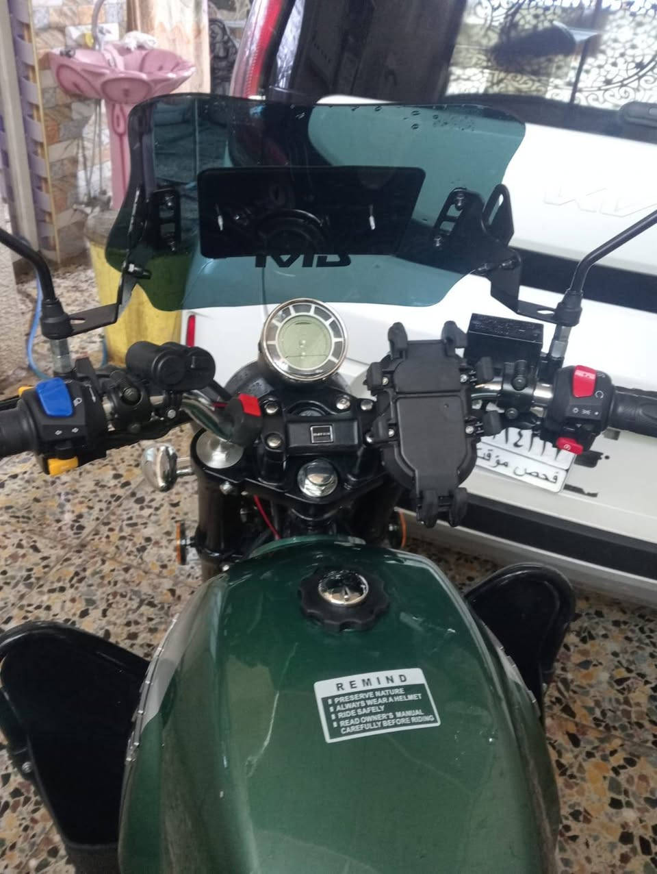 السلام عليكم دراجه رقم باسمي سنويه جديده صار ١٣ يوم نازله ماشيه ١٥٠٠ السعر 3 مليون مع الكماليات 
بغداد بلديات ***********
