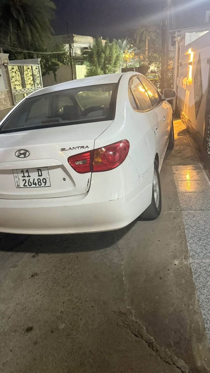 السلام عليكم النتر لبيع على ادينه من الزيرو محرك ٢٠٠٠ ابلادي فتحه سقف اسلايت اربعه دسك سياره بلاديه مابيه نقص بيه صبغ بلجاملغ الخلفي ونص باب الصدر مال شخوط بدون دواخل رقم بغداد الدولي بسمنه للبيع السعر ٩٣ وبيه مجال بصيط مكاني بغداد *********** 
وسام العبيدي بغداد, العراق
