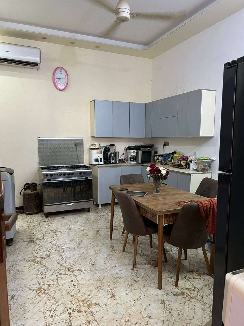 🏛️  دار سكني  للبيع  🏛️
____
🔰 الموقع : ام الخيل الثالثه   ➡️
----------------------------------------
🔳 طابو  
🔳 المساحه ١١٠ مع فضله امام الدار ١٠٠ م
واجهه ١١
-----------------------------
💎 تفاصيل البيت 💎  طابقين
____

🔹   ٣ غرف نوم  ▶️
🔹. ٢ صاله ▶️
🔹استقبال ▶️
🔹مطبخ  ▶️
🔹مجاميع صحيه ▶️
🔹سطح ▶️
🔹كراج ▶️

--------------------------------

للأستفسار أكثر مراسلة الصفحه اول الاتصال على الأرقام
___________     ____________
📲*********** واتساب اتصال  
📲*********** واتساب اتصال 
___________     ____________

او زيارة موقعنا (( ام الخيل الأولى سوق العصري مجاور فرن صمون متواجدين من الساعه 🕒 3️⃣ عصرآ إلى الساعه 🕘9️⃣ مساءً))
